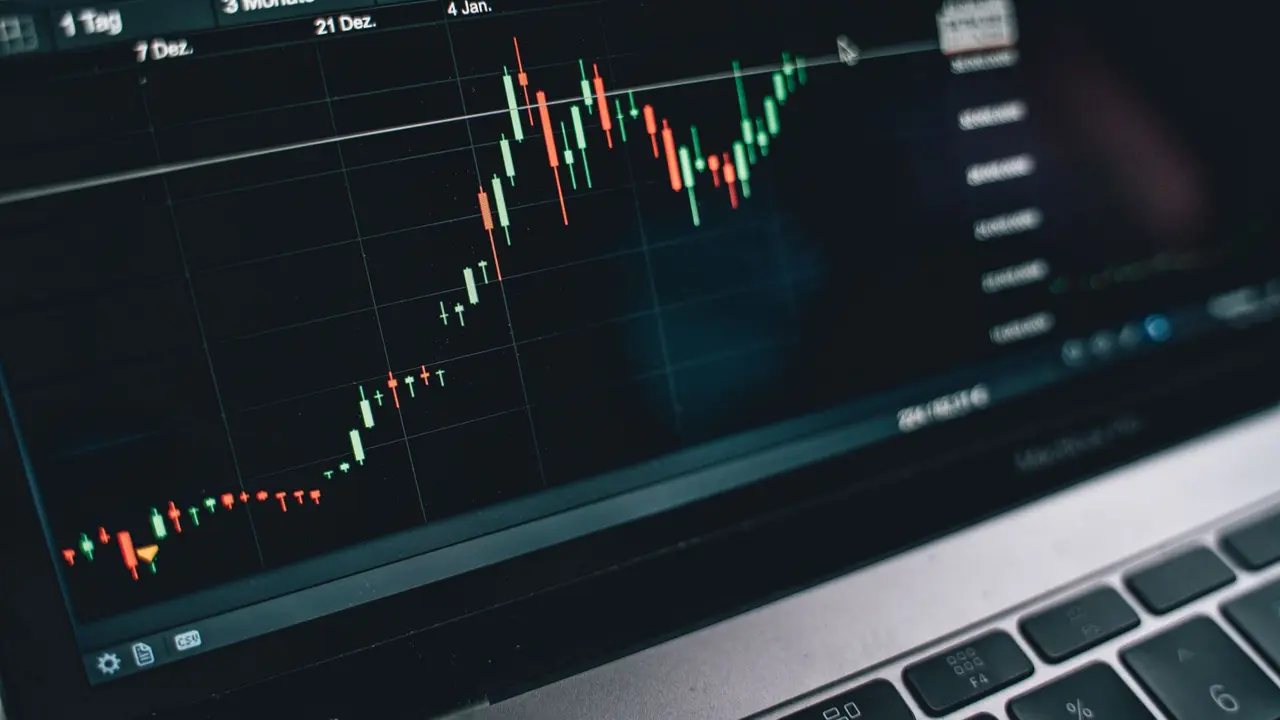 OI i funding: jak rozpoznać zatłoczony trade